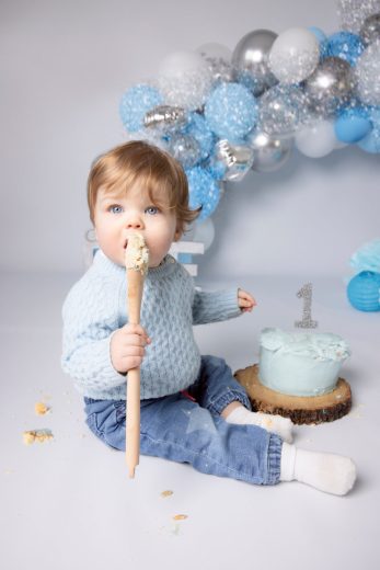 Blue, Silver, white cake smash theme